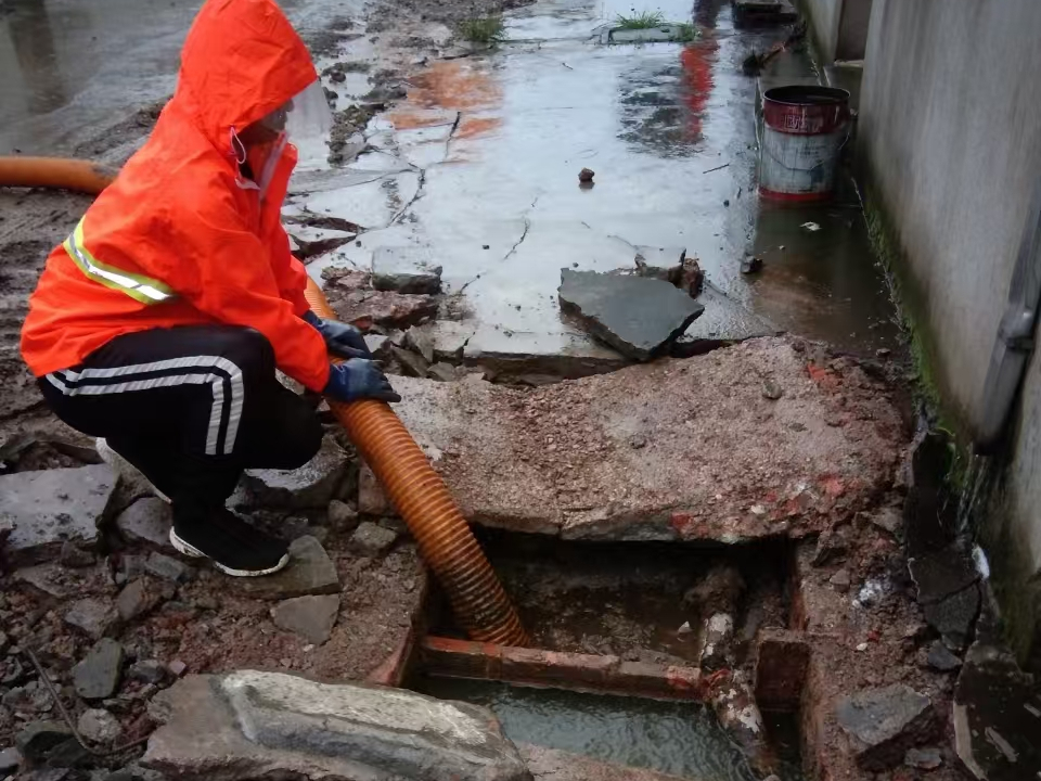 涉县专业清理污水池 炜誉市政以规范流程守护城市 “肠道”