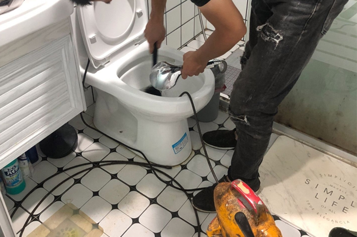涉县马桶堵塞自己疏通还是找师傅?专业上门服务让你省时更省心